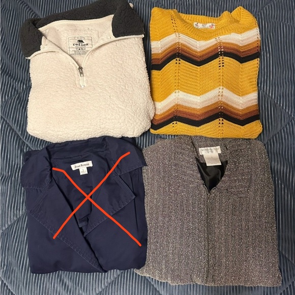 Lot of 3, two sweaters and one jackets - Picture 1 of 7